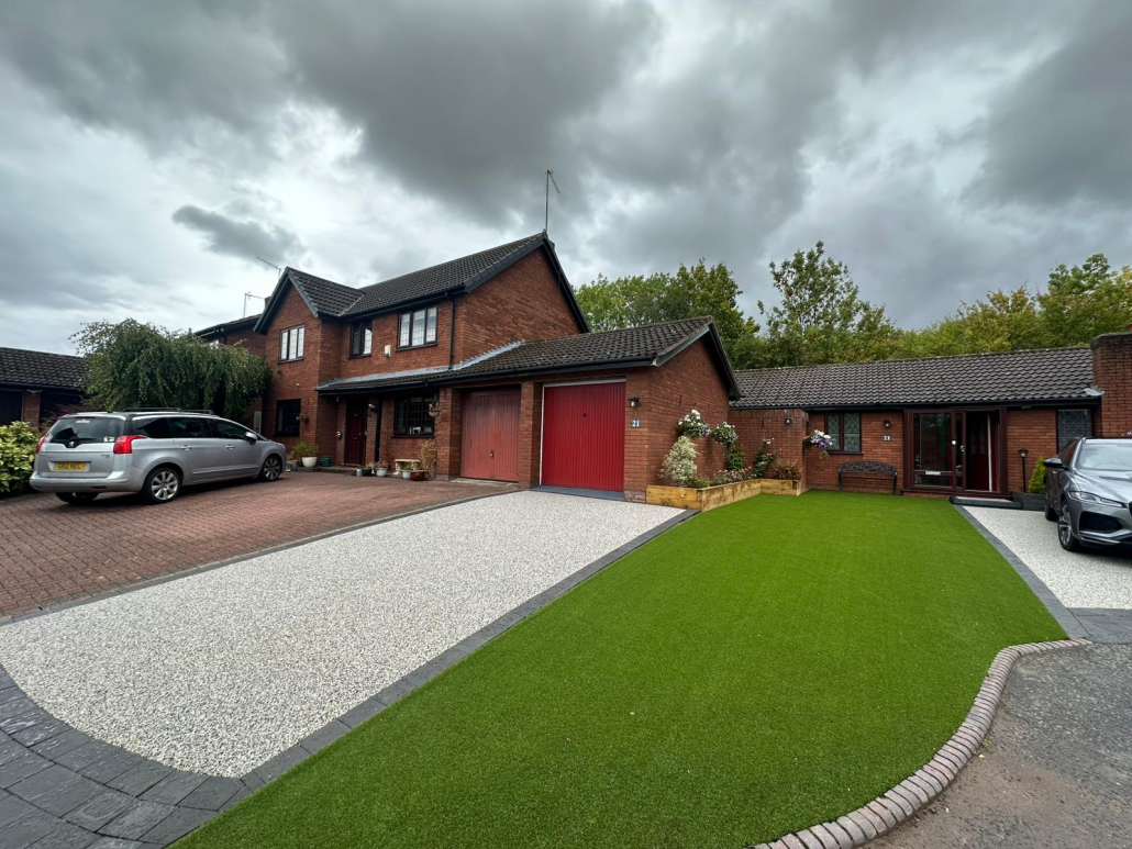 Consumer_Resin_Drive_Artificial_Grass_3